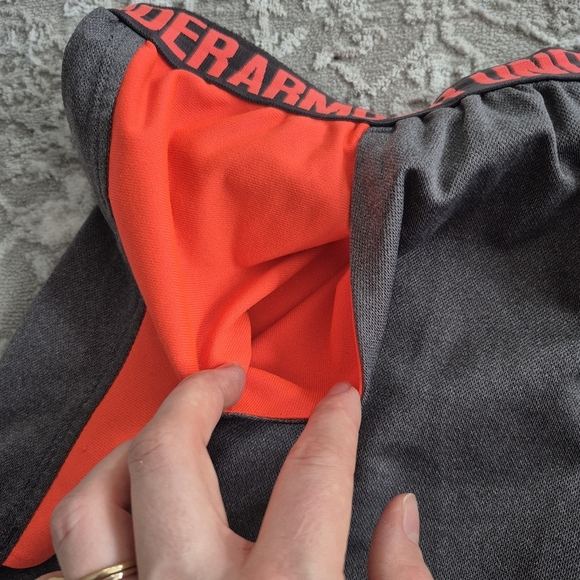 Under Armour Women's Grey HeatGear Loose Fit Athletic Running Shorts Size Small - Picture 3 of 6